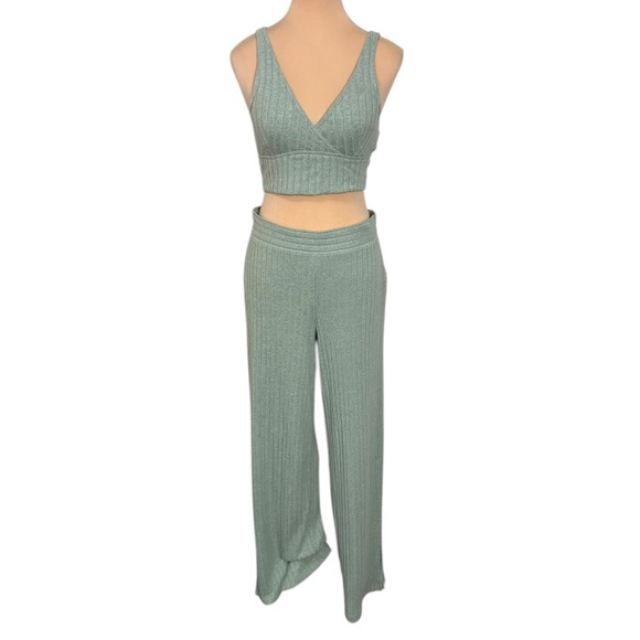 Gilly Hicks Pants - Gilly Hicks (Abercrombie) Light Green Ribbed 2-Piece Lounge Set Size Medium